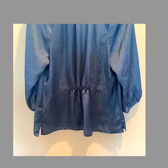 Talbots Petites - Classic Blue Blouse, 3/4 sleeve Size 12P - Picture 2 of 7
